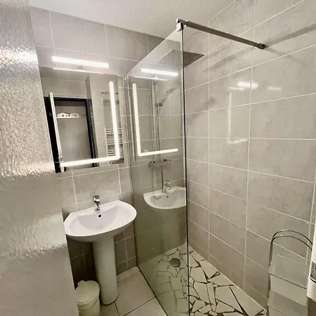 Avec Piscine Et Terrasse A 300m De La - Fr-1-226b-47 Apartment *